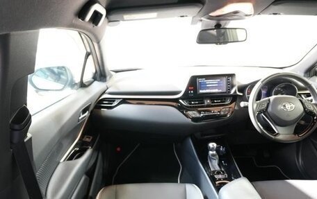 Toyota C-HR I рестайлинг, 2023 год, 1 590 000 рублей, 18 фотография