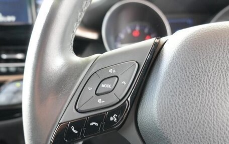 Toyota C-HR I рестайлинг, 2023 год, 1 590 000 рублей, 19 фотография