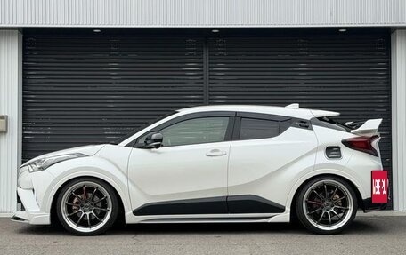 Toyota C-HR I рестайлинг, 2023 год, 1 590 000 рублей, 14 фотография