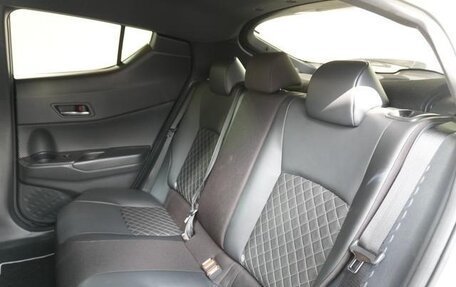 Toyota C-HR I рестайлинг, 2023 год, 1 590 000 рублей, 28 фотография