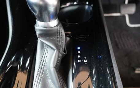 Toyota C-HR I рестайлинг, 2023 год, 1 590 000 рублей, 26 фотография