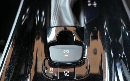 Toyota C-HR I рестайлинг, 2023 год, 1 590 000 рублей, 27 фотография