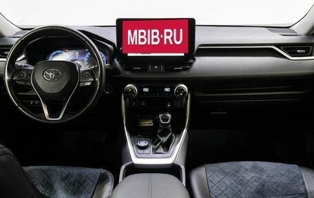 Toyota RAV4, 2023 год, 3 999 000 рублей, 19 фотография