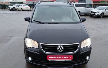 Volkswagen Touran III, 2008 год, 800 000 рублей, 4 фотография