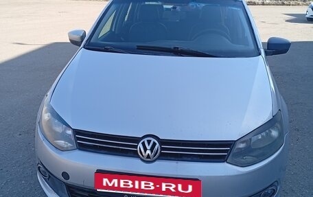 Volkswagen Polo VI (EU Market), 2013 год, 425 000 рублей, 2 фотография
