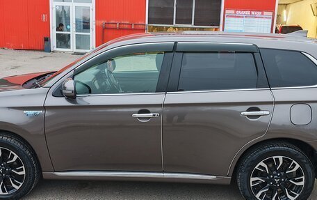 Mitsubishi Outlander III рестайлинг 3, 2016 год, 2 350 000 рублей, 3 фотография
