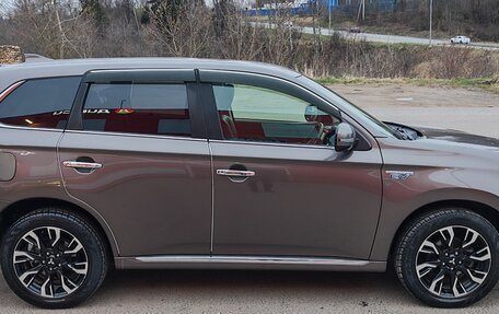 Mitsubishi Outlander III рестайлинг 3, 2016 год, 2 350 000 рублей, 2 фотография