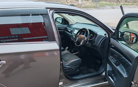 Mitsubishi Outlander III рестайлинг 3, 2016 год, 2 350 000 рублей, 7 фотография