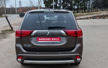 Mitsubishi Outlander III рестайлинг 3, 2016 год, 2 350 000 рублей, 6 фотография