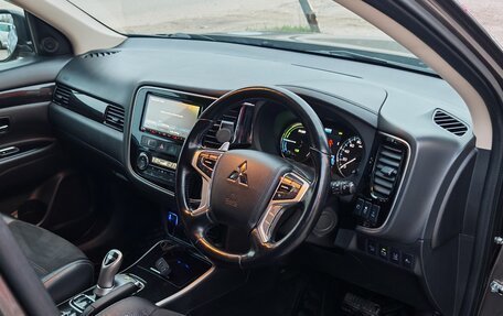 Mitsubishi Outlander III рестайлинг 3, 2016 год, 2 350 000 рублей, 8 фотография