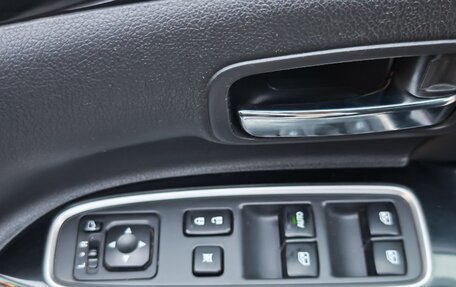 Mitsubishi Outlander III рестайлинг 3, 2016 год, 2 350 000 рублей, 12 фотография