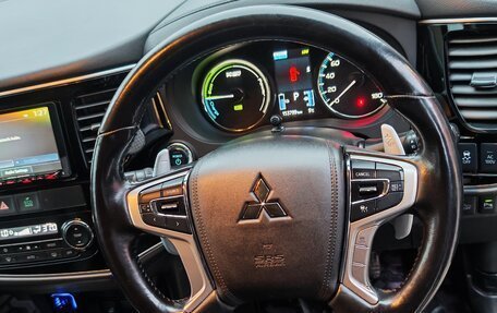 Mitsubishi Outlander III рестайлинг 3, 2016 год, 2 350 000 рублей, 9 фотография