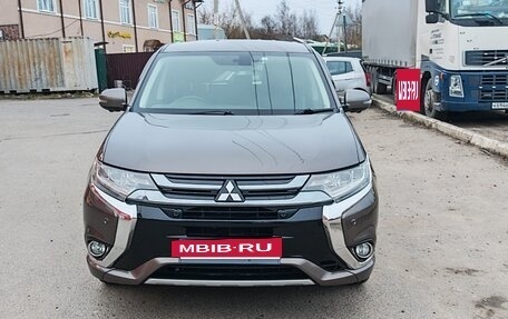 Mitsubishi Outlander III рестайлинг 3, 2016 год, 2 350 000 рублей, 4 фотография