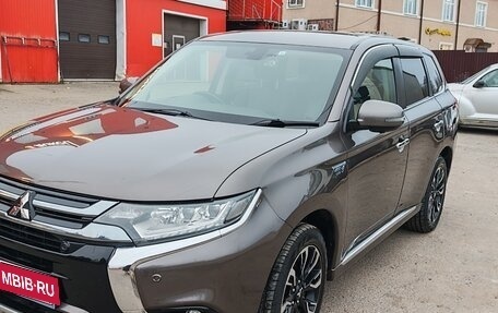 Mitsubishi Outlander III рестайлинг 3, 2016 год, 2 350 000 рублей, 5 фотография