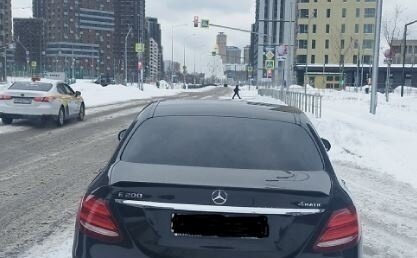 Mercedes-Benz E-Класс, 2019 год, 3 000 000 рублей, 3 фотография