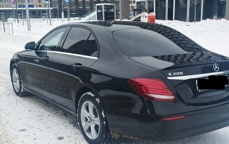Mercedes-Benz E-Класс, 2019 год, 3 000 000 рублей, 4 фотография