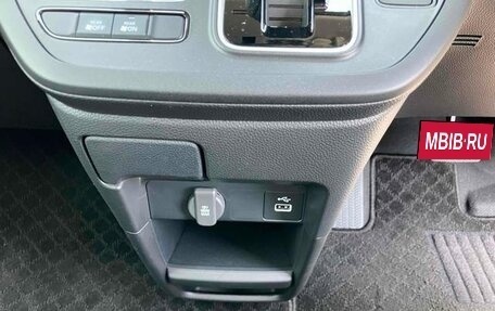 Honda Stepwgn, 2023 год, 1 640 000 рублей, 19 фотография