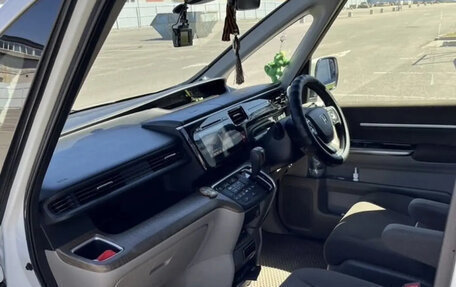 Honda Stepwgn IV, 2015 год, 1 750 000 рублей, 2 фотография