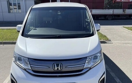 Honda Stepwgn IV, 2015 год, 1 750 000 рублей, 12 фотография