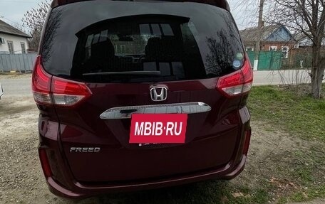 Honda Freed II, 2017 год, 1 700 000 рублей, 2 фотография