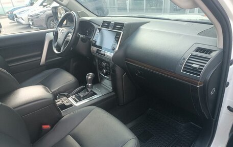 Toyota Land Cruiser Prado 150 рестайлинг 2, 2021 год, 7 250 000 рублей, 11 фотография