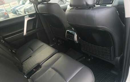 Toyota Land Cruiser Prado 150 рестайлинг 2, 2021 год, 7 250 000 рублей, 12 фотография