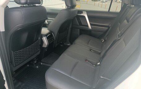 Toyota Land Cruiser Prado 150 рестайлинг 2, 2021 год, 7 250 000 рублей, 13 фотография