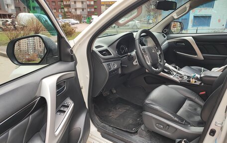 Mitsubishi Pajero Sport III рестайлинг, 2017 год, 2 650 000 рублей, 7 фотография