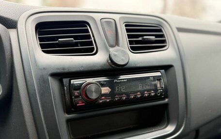 Renault Logan II, 2018 год, 440 000 рублей, 11 фотография