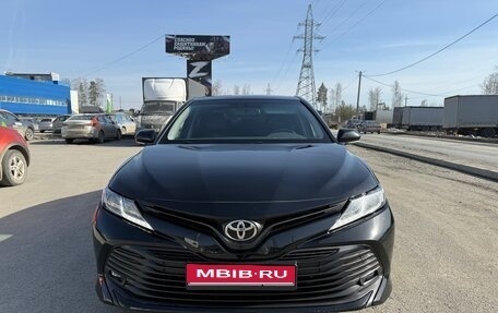 Toyota Camry, 2018 год, 1 950 000 рублей, 1 фотография