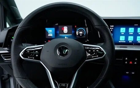 Volkswagen Golf VIII, 2022 год, 1 930 000 рублей, 12 фотография