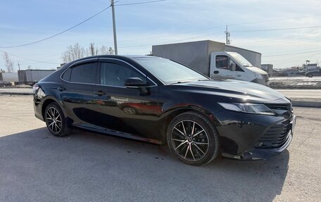 Toyota Camry, 2018 год, 1 950 000 рублей, 3 фотография