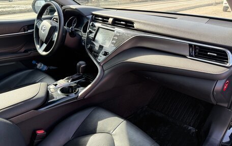 Toyota Camry, 2018 год, 1 950 000 рублей, 9 фотография