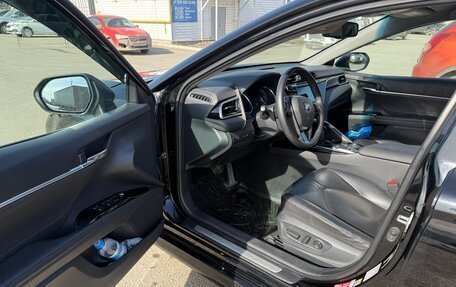 Toyota Camry, 2018 год, 1 950 000 рублей, 8 фотография