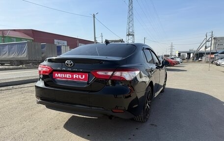 Toyota Camry, 2018 год, 1 950 000 рублей, 6 фотография