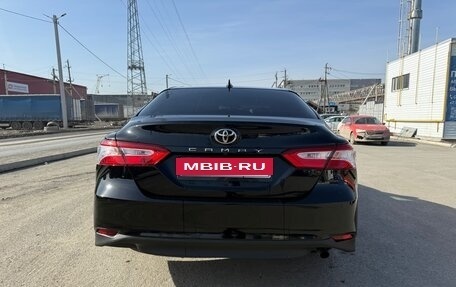 Toyota Camry, 2018 год, 1 950 000 рублей, 5 фотография
