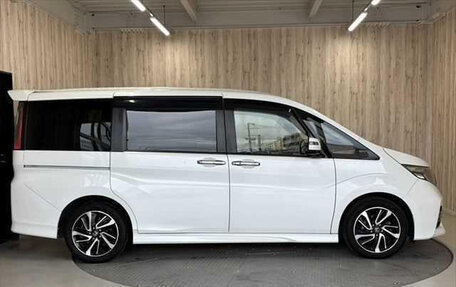 Honda Stepwgn IV, 2017 год, 1 550 000 рублей, 3 фотография