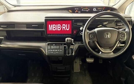 Honda Stepwgn IV, 2017 год, 1 550 000 рублей, 13 фотография