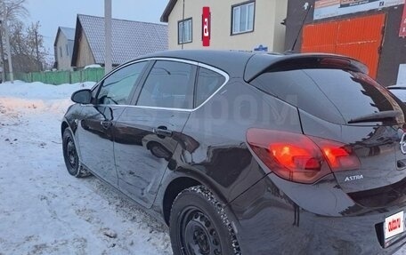 Opel Astra J, 2011 год, 650 000 рублей, 2 фотография
