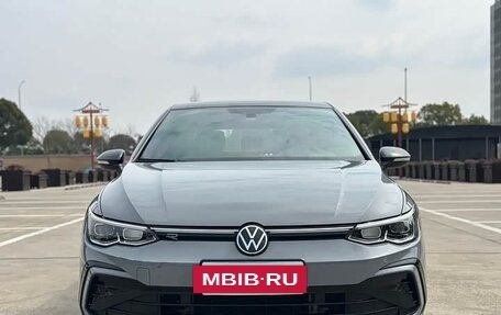 Volkswagen Golf VIII, 2023 год, 1 875 000 рублей, 2 фотография