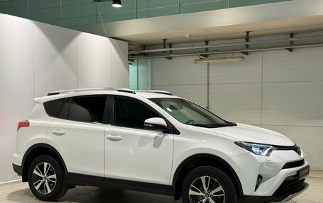 Toyota RAV4, 2018 год, 2 230 000 рублей, 2 фотография