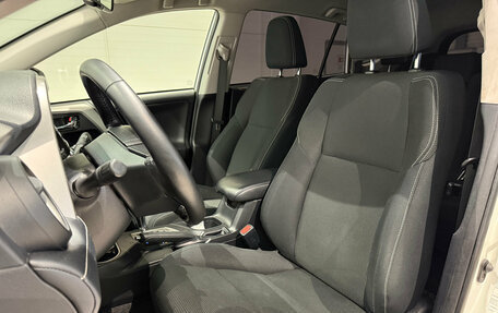 Toyota RAV4, 2018 год, 2 230 000 рублей, 10 фотография