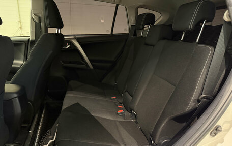 Toyota RAV4, 2018 год, 2 230 000 рублей, 15 фотография