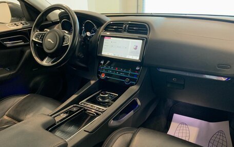 Jaguar F-Pace, 2018 год, 2 799 000 рублей, 10 фотография