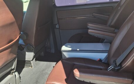 Volkswagen Multivan T5, 2011 год, 2 350 000 рублей, 22 фотография