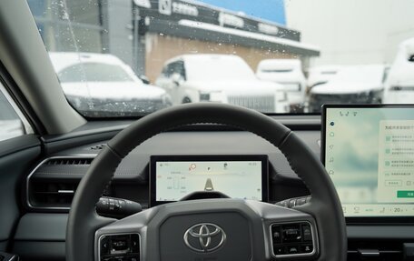 Toyota RAV4, 2025 год, 4 400 000 рублей, 10 фотография