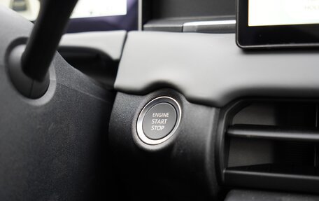 Toyota RAV4, 2025 год, 4 400 000 рублей, 21 фотография