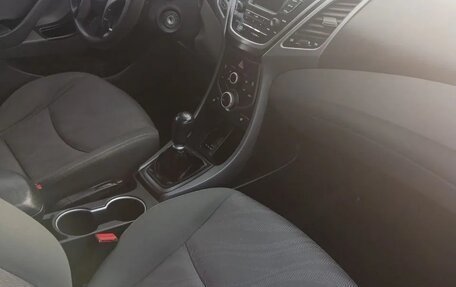 Hyundai Elantra V, 2013 год, 650 000 рублей, 3 фотография