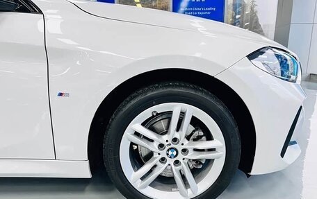 BMW 1 серия, 2023 год, 1 850 000 рублей, 10 фотография