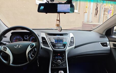 Hyundai Elantra V, 2014 год, 900 000 рублей, 5 фотография